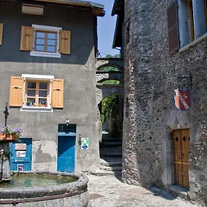 Frühstückspension Au Cheval Blanc - Et D'hotes, Albertville